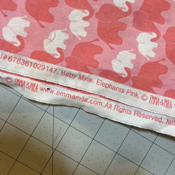 Baby Elephant w/mom 💯% Cotton FABRIC  by the Yard! - Picture 1 of 4